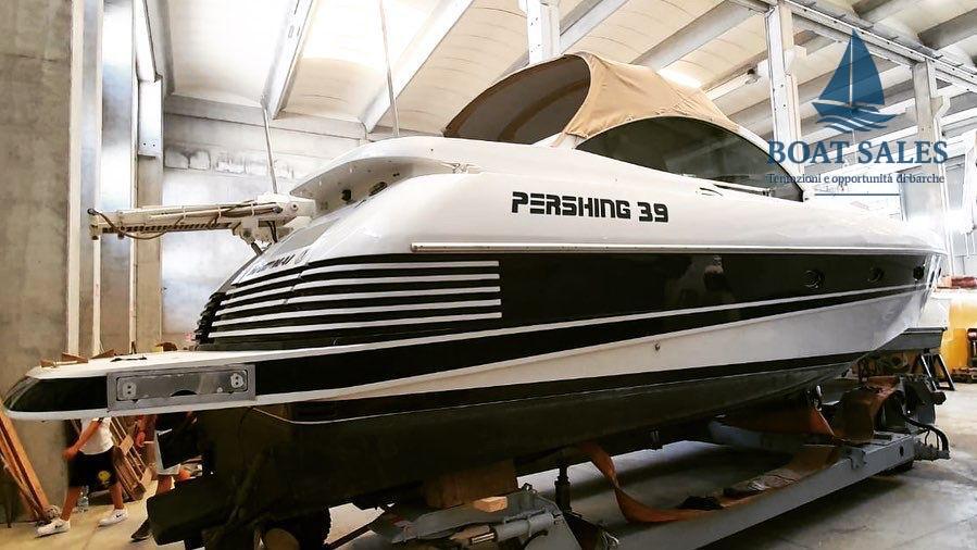 Pershing 39