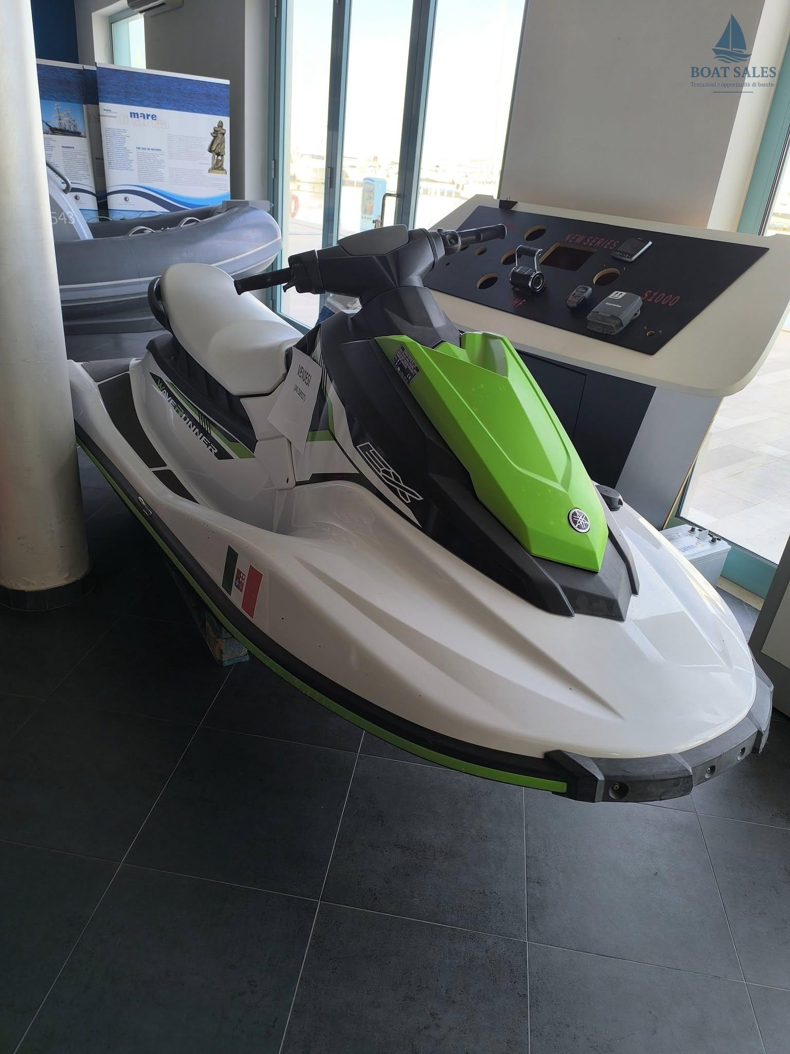 Moto d'acqua Yamaha wave runner EX
